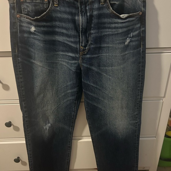 33w
30l
Never worn American eagle dark blue jeans - Picture 4 of 6